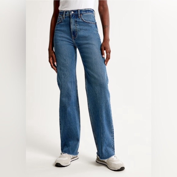 NWT Abercrombie High Rise 90s Relaxed Jeans Size 29 S/8S medium Raw Hem - Picture 1 of 4